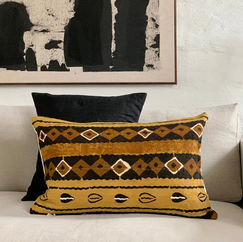 Inred hemma med vacker kudde från CasaJ Living. Mudcloth kuddfodral