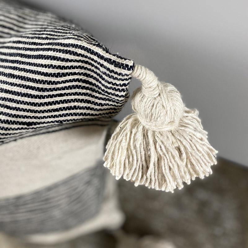 Pom Pom Svarta ränder - CasaJ Living